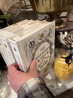 Interior vignette